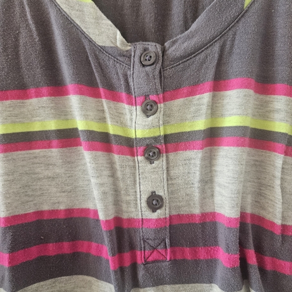 Liz Lange Maternity Women's Top - Picture 3 of 7